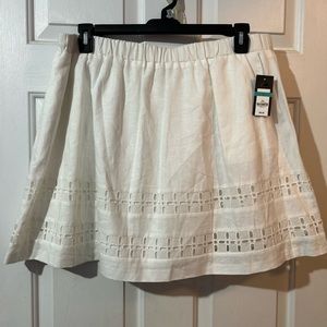 Knee length size 16 linen skirt with pattern on bottom with lining underneath